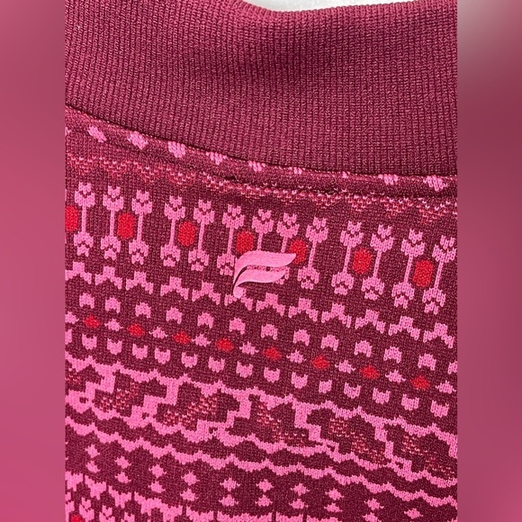 Fabletics Holly Seamless Fair Isle Long Sleeve Top & Leggings Set Merlot XL - Picture 10 of 14